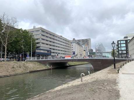 Marga Klompébrug.
Jashaj, CC BY-SA 4.0 <https://creativecommons.org/licenses/by-sa/4.0>, via Wikimedia Commons